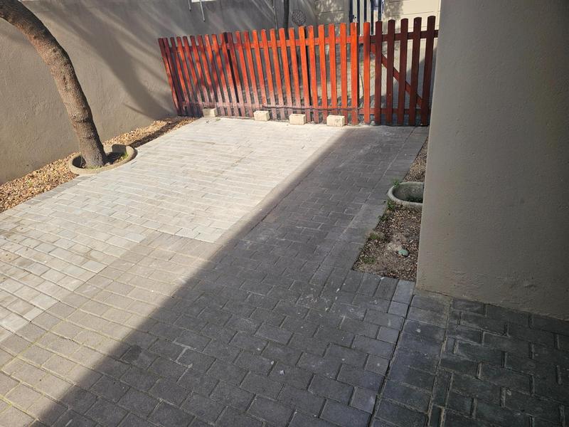To Let 2 Bedroom Property for Rent in Burgundy Estate Western Cape